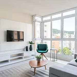https://me2-apto-2q-apartamento-novo-moderno-e-completo-em.santa-catarina-brasil.com